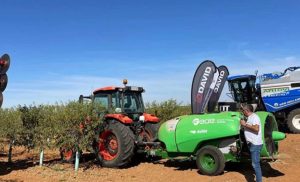 noticias maquinaria ID David participa en las Jornadas de Almendro en Seto