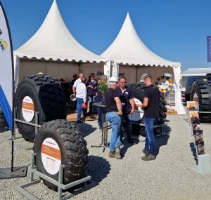 noticias maquinaria Los neumáticos Galaxy y Yokohama en Steinexpo 2023