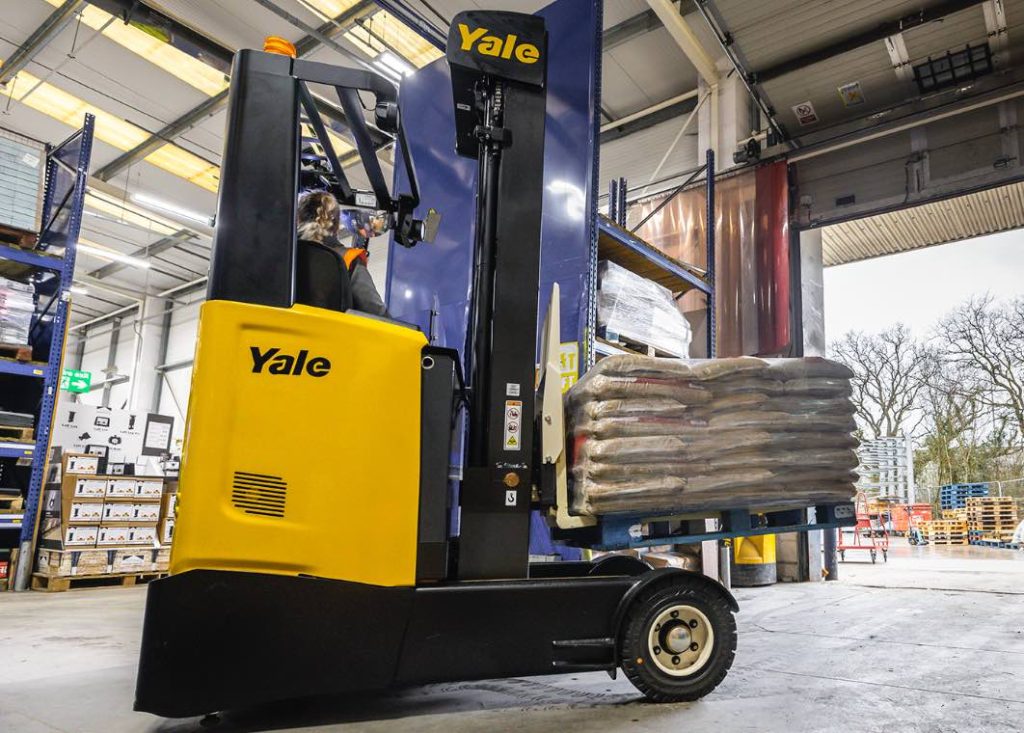 noticias maquinaria MRO16-20 Genera Industrial presenta la nueva carretilla retráctil de Yale