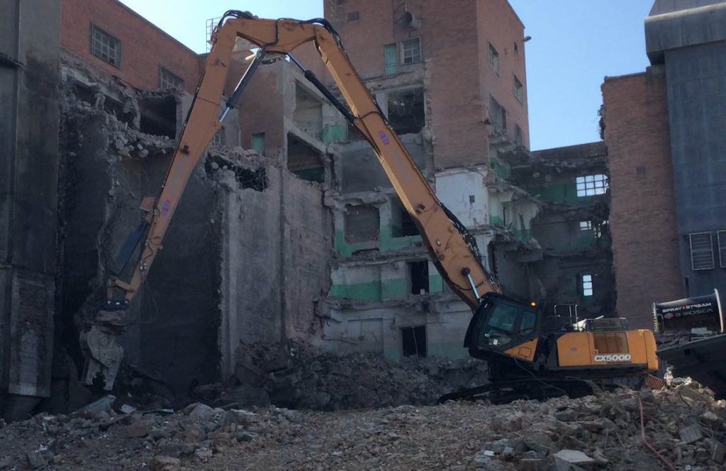 noticias maquinaria B-Biosca adquiere una CASE CX500D para demolición