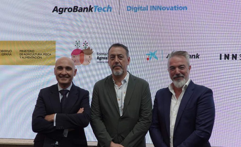 noticias maquinaria CaixaBank lanza la II convocatoria del 'AgroBank Tech Digital INNovation'