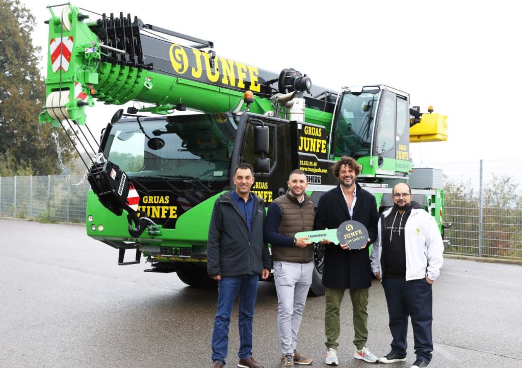 noticias maquinaria Transportes Junfe invierte en la grúa móvil Liebherr LTM 1060-3.1