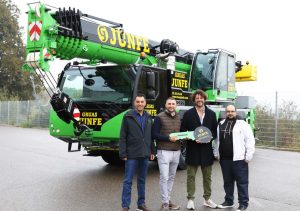noticias maquinaria Transportes Junfe invierte en la grúa móvil Liebherr LTM 1060-3.1