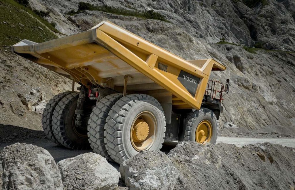 noticias maquinaria El dúmper rígido R100E de Volvo equipado con Automática Allison