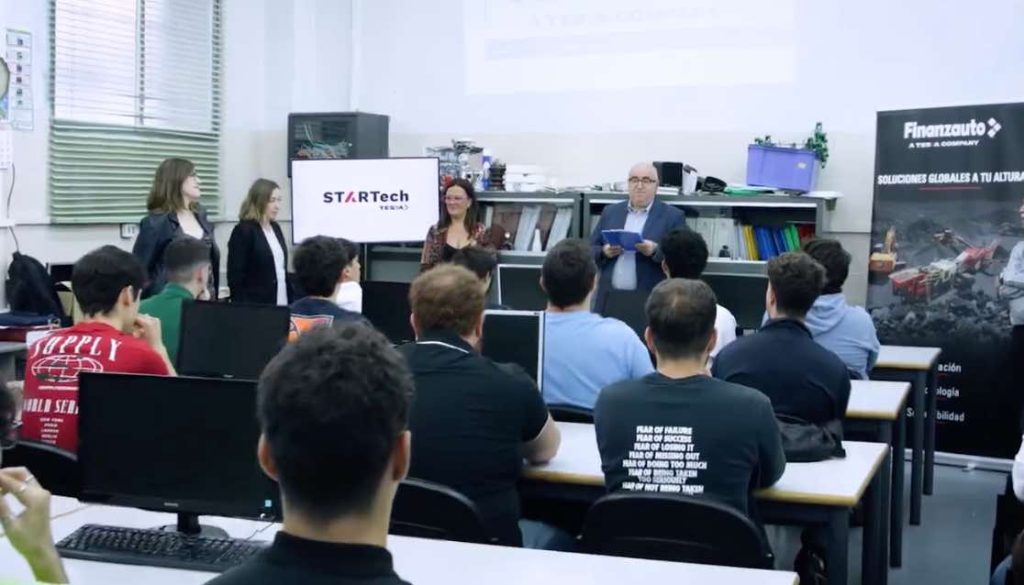 noticias maquinaria Finanzauto firma un acuerdo de colaboración con el Colegio Salesianos Atocha