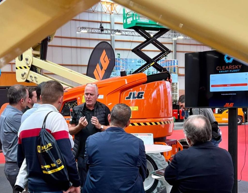 noticias maquinaria JLG telemática ClearSky Smart Fleet™ en Smopyc