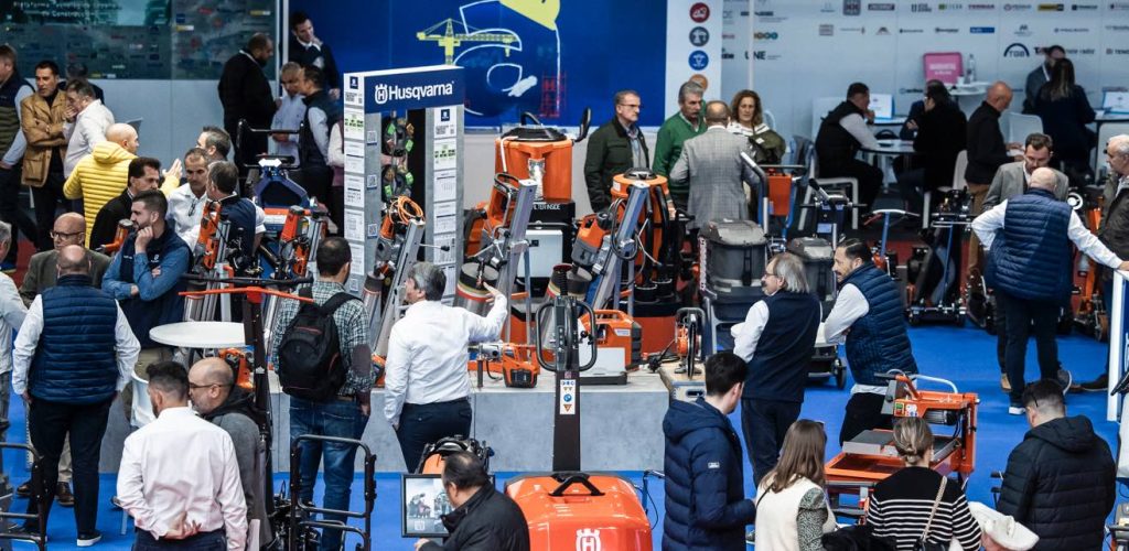 noticias maquinaria SMOPYC celebra su segunda jornada con los pabellones llenos de visitantes