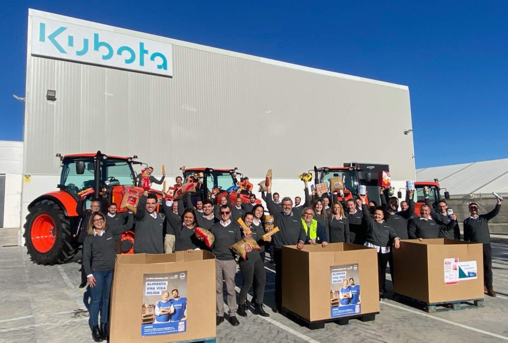 noticias maquinaria Kubota España recoge más de 600 kilos de alimentos