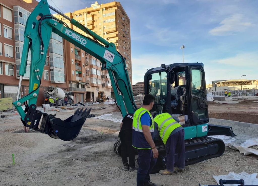 noticias maquinaria La Kobelco SK58SRX-7 trabajando en Valencia