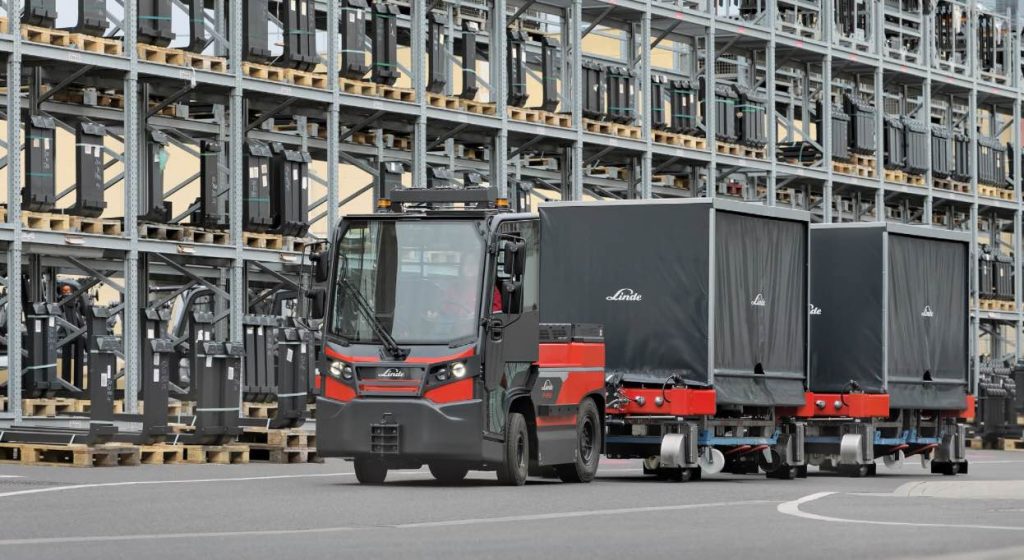 noticias maquinaria Linde Material Handling amplía su gama de trenes logísticos