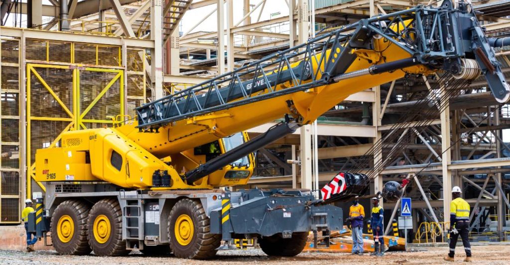noticias maquinaria Primera venta de una grúa Grove GRT9165 en África