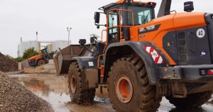 noticias maquinaria cargadoras sobre ruedas Develon
