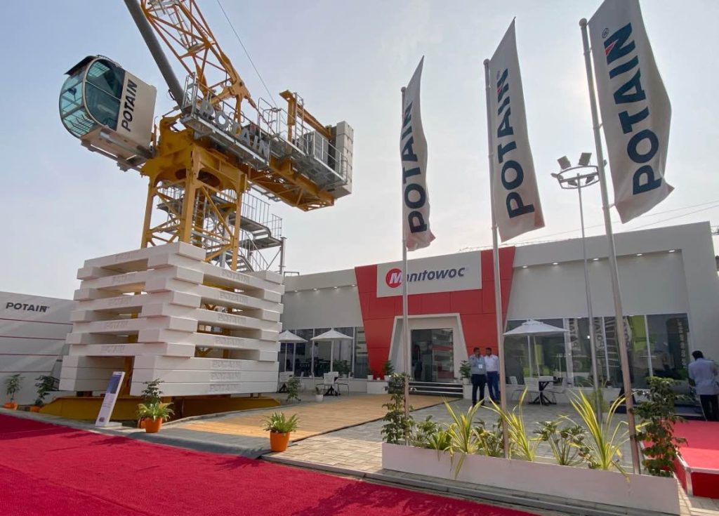 noticias maquinaria exhibición de Manitowoc en Excon 2023
