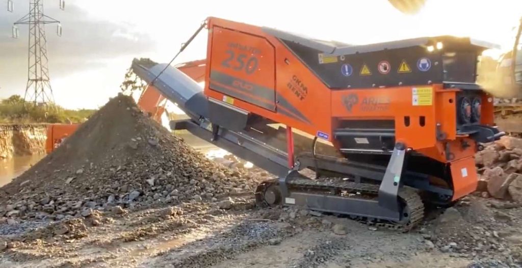 noticia maquinaria GKM Maquinaria entrega un triturador ARJES IMPAKTOR 250 EVO