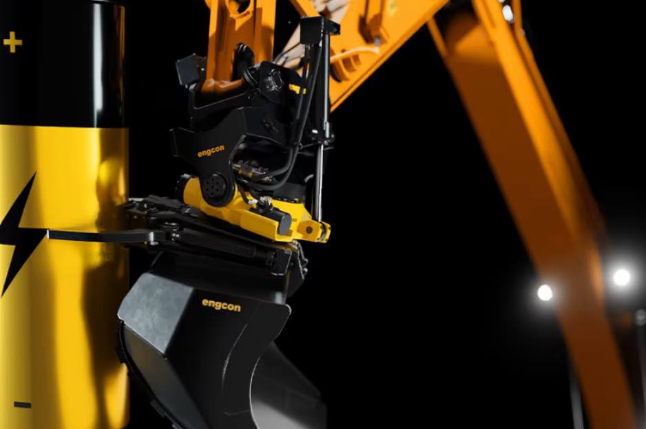 noticias maquinaria ENGCON presenta en Intermat sistema de rotor basculante EC319