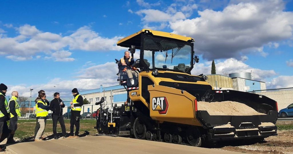 noticias maquinaria Finanzauto nuevas extendedoras Cat®