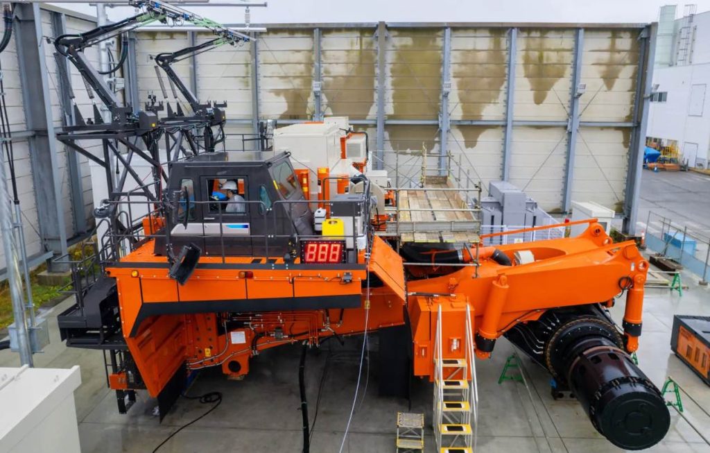noticias maquinaria Hitachi completa prueba del volquete rígido con batería