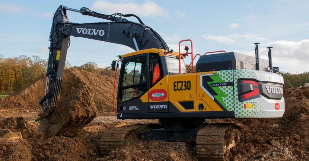 noticias maquinaria La excavadora Volvo EC230 Electric debuta en Francia