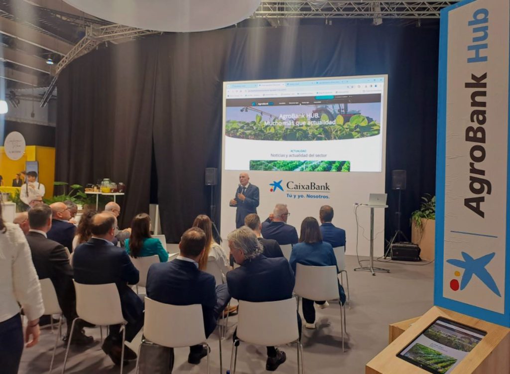 noticias maquinaria CaixaBank lanza AgroBank Hub