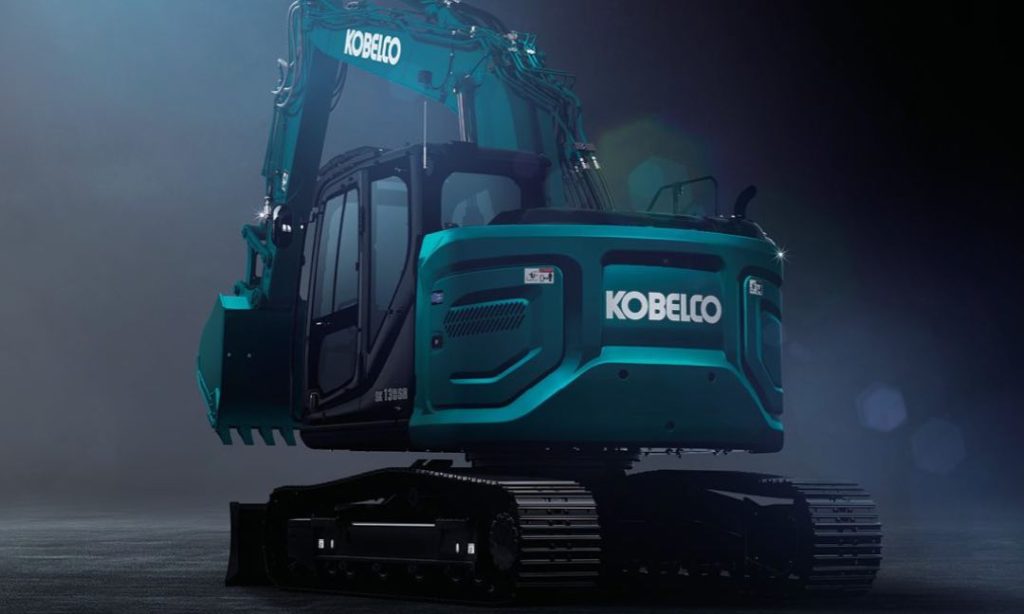 noticias maquinaria La excavadora Kobelco SK135SR-7 con motor Isuzu Tier 3