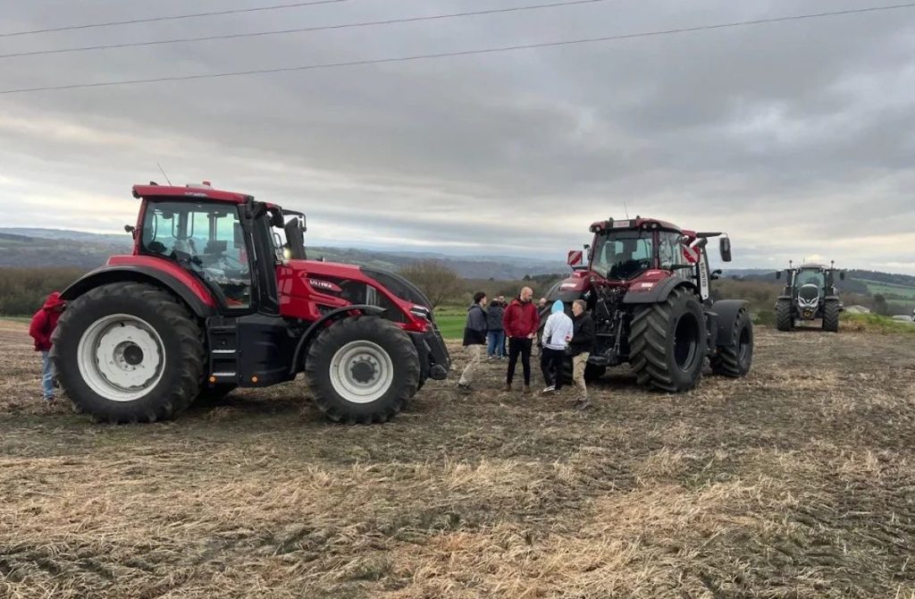 noticias maquinaria Agricultura 4.0 con VALTRA en Taboada - Lugo