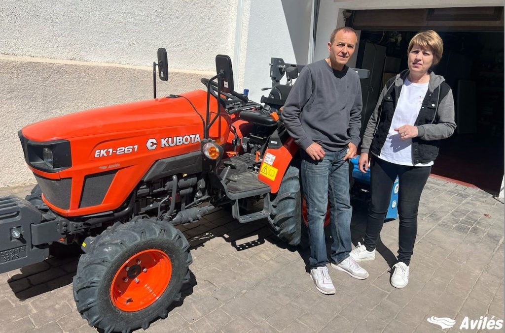 Grupo Avilés entrega un tractor Kubota EK1-261