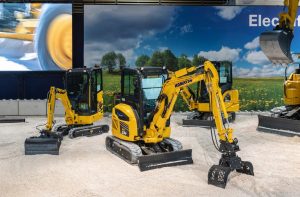 noticias maquinaria Komatsu presenta tres miniexcavadoras eléctricas en Intermat