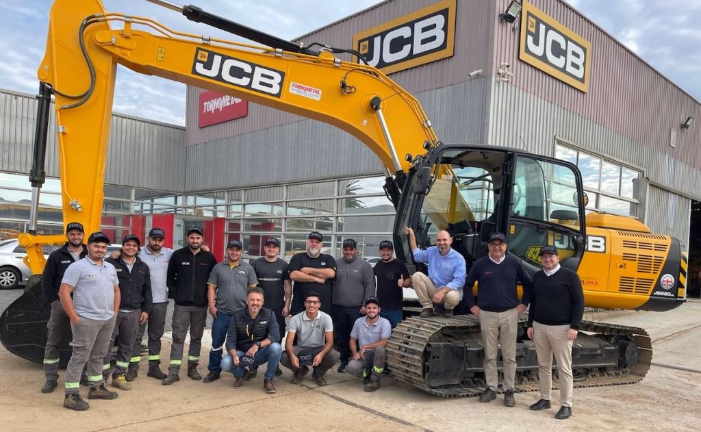 noticias maquinaria Tornometal fortalece su equipo con un curso de excavadoras JCB