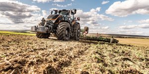 noticias maquinaria Valtra presenta la 6ª generación de tractores en España con el SmartTour 2024-2