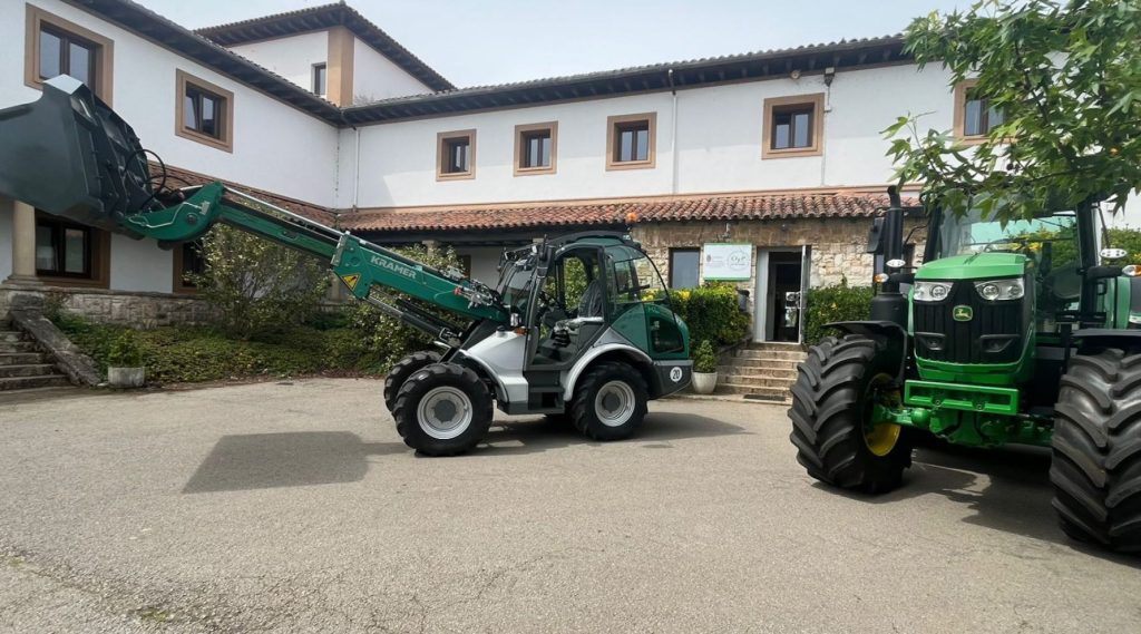 noticias maquinaria Agrícola Castellana entrega una Kramer KL30.8T en Cantabria