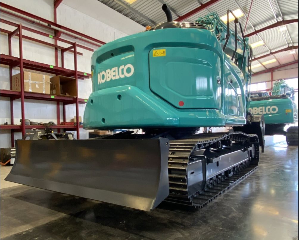 noticias maquinaria Aldimak Lleida realiza la pre-entrega de una Kobelco SK140SRLC-7