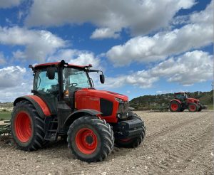 noticias maquinaria Autotècnica Sant Joan presenta los nuevos tractores Kubota