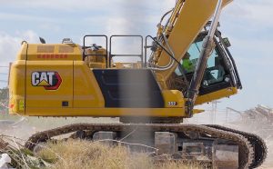 noticias maquinaria Cadersa recibe a Finanzauto con su nueva Cat352UHD