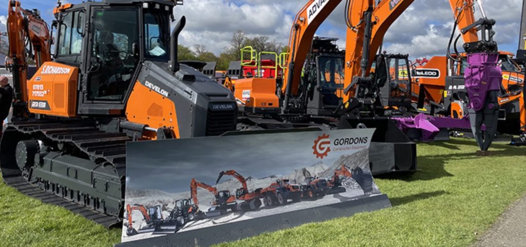 noticias maquinaria Debut en ScotPlant de Develon y su DD130-7