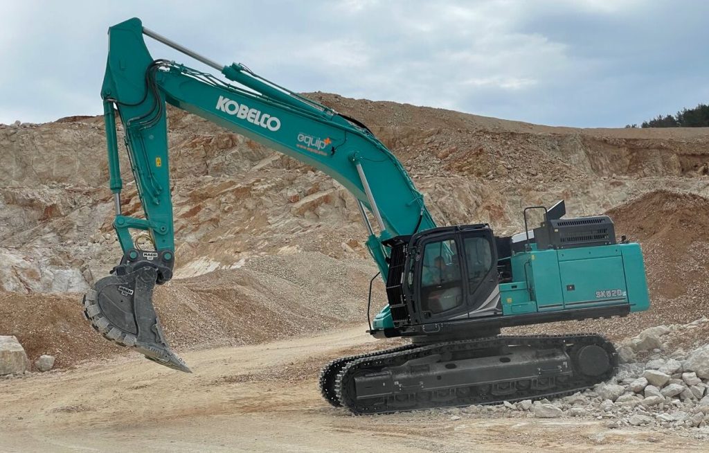 noticias maquinaria Llegada de la excavadora Kobelco SK520LC-11 a Francia