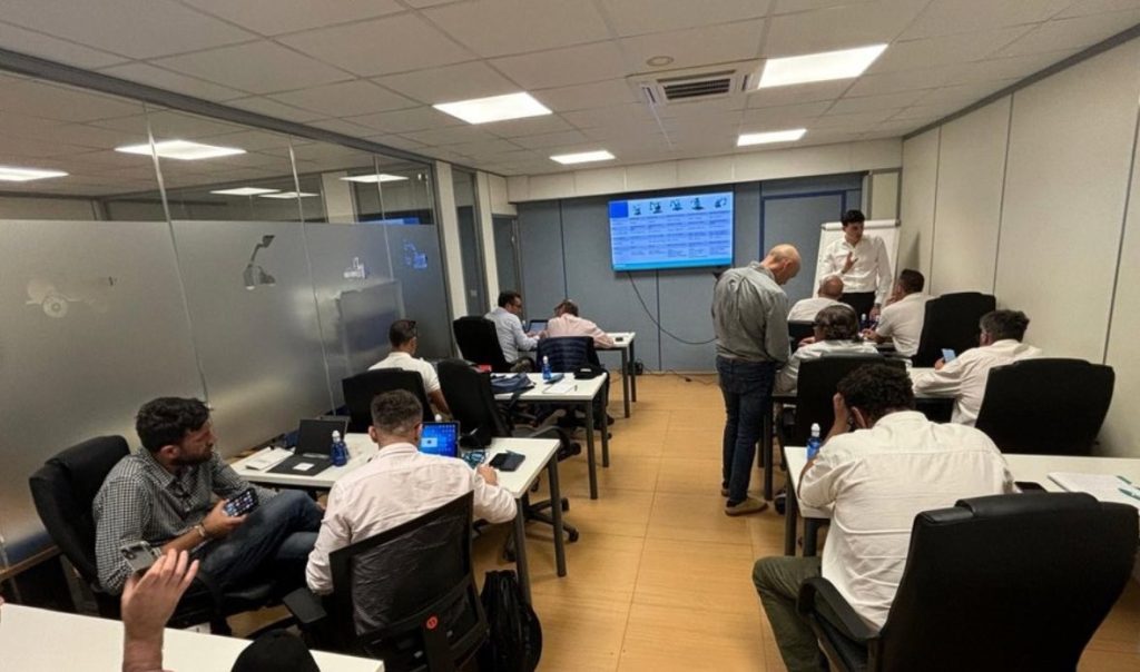 noticias maquinaria Malcop realiza una formación de Kobelco