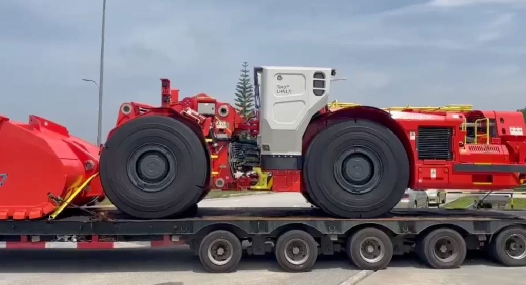 noticias maquinaria Sandvik envía su primer Toro™ LH517i fabricado en Malasia