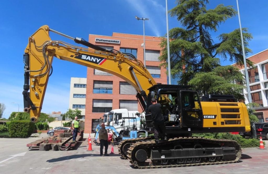 noticias maquinaria Una excavadora SANY SY365H a las instalaciones de Madrid