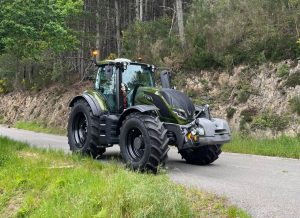 noticias maquinaria VALTRA entrega un impresionante Valtra T215A