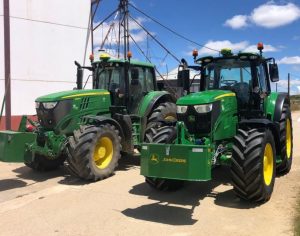 noticias maquinaria Agrícola Castellana entrega un tractor John Deere 6155M