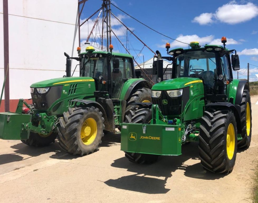 noticias maquinaria Agrícola Castellana entrega un tractor John Deere 6155M