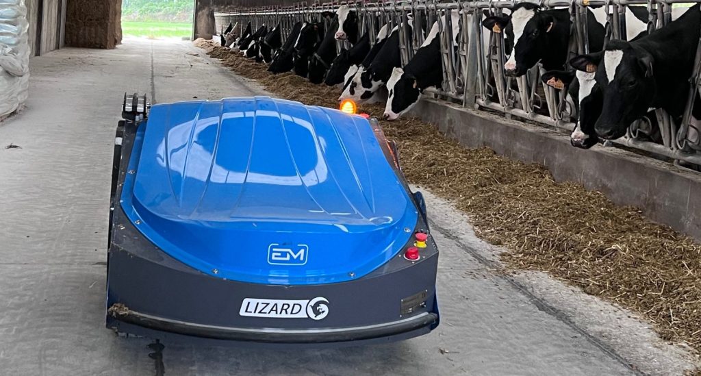 noticias maquinaria Duran Maquinaria entrega un arrimador de comida robotizado