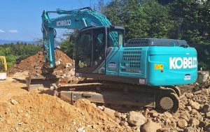 noticias maquinaria Nivelación de terrenos con la excavadora Kobelco SK210SNLC