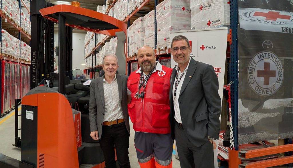 noticias maquinaria Toyota Material Handling España con Cruz Roja