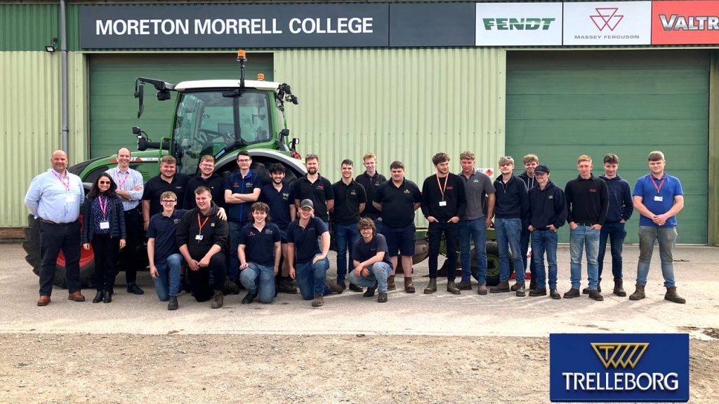 noticias maquinaria Trelleborg Tires y Moreton Morrel equipan al futuro de AGCO