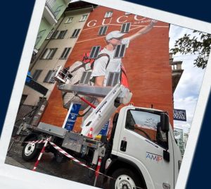 noticias maquinaria plataforma Multitel MTE 270 para un Mural de Gucci