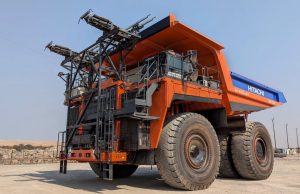 noticias maquinaria Hitachi inicia pruebas del primer camión volquete eléctrico