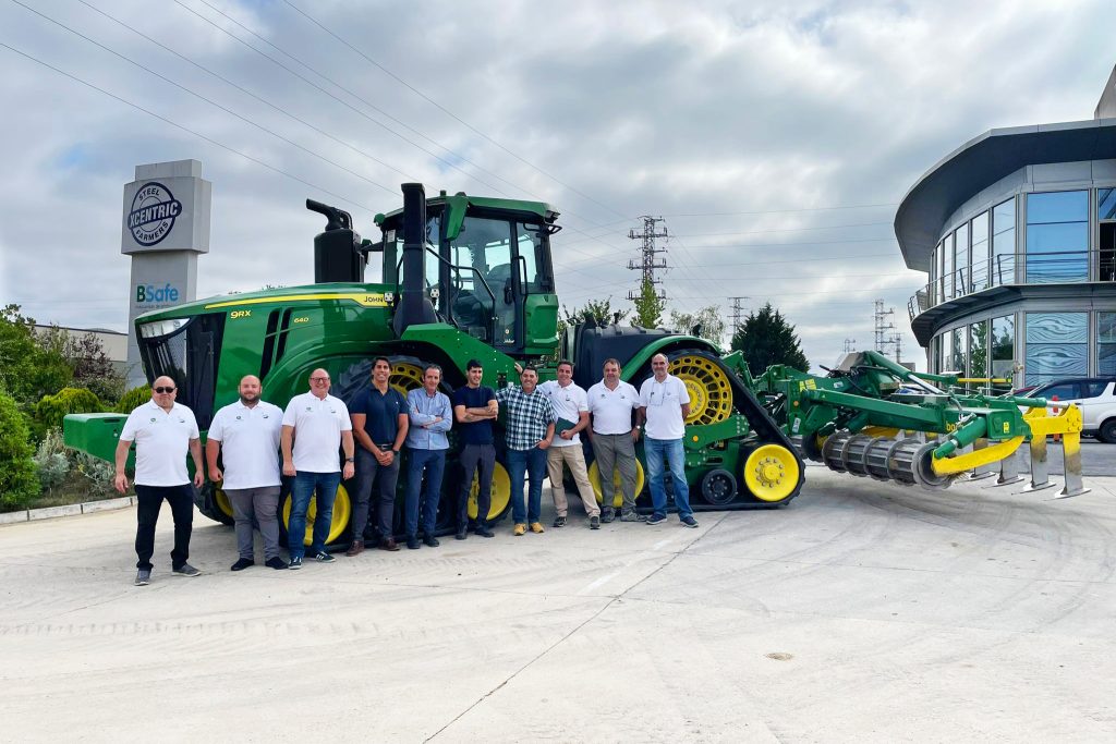 Lamusa y Servicios entrega el John Deere 9RX 640, el tractor más grande vendido en España, a Javier Aracama en Vitoria (1)