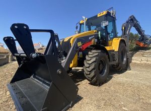 noticias maquinaria Aldimak entrega una retroexcavadora Mecalac TLB890PS