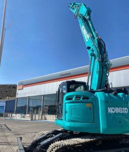 noticias maquinaria Grupo Almerisan entrega su primera Kobelco SK270SRNLC-7
